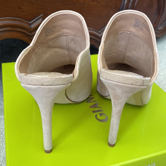 Cute Gianni Bini suede nude pointy toe mule stilettos, 6.5M - Picture 2 of 14